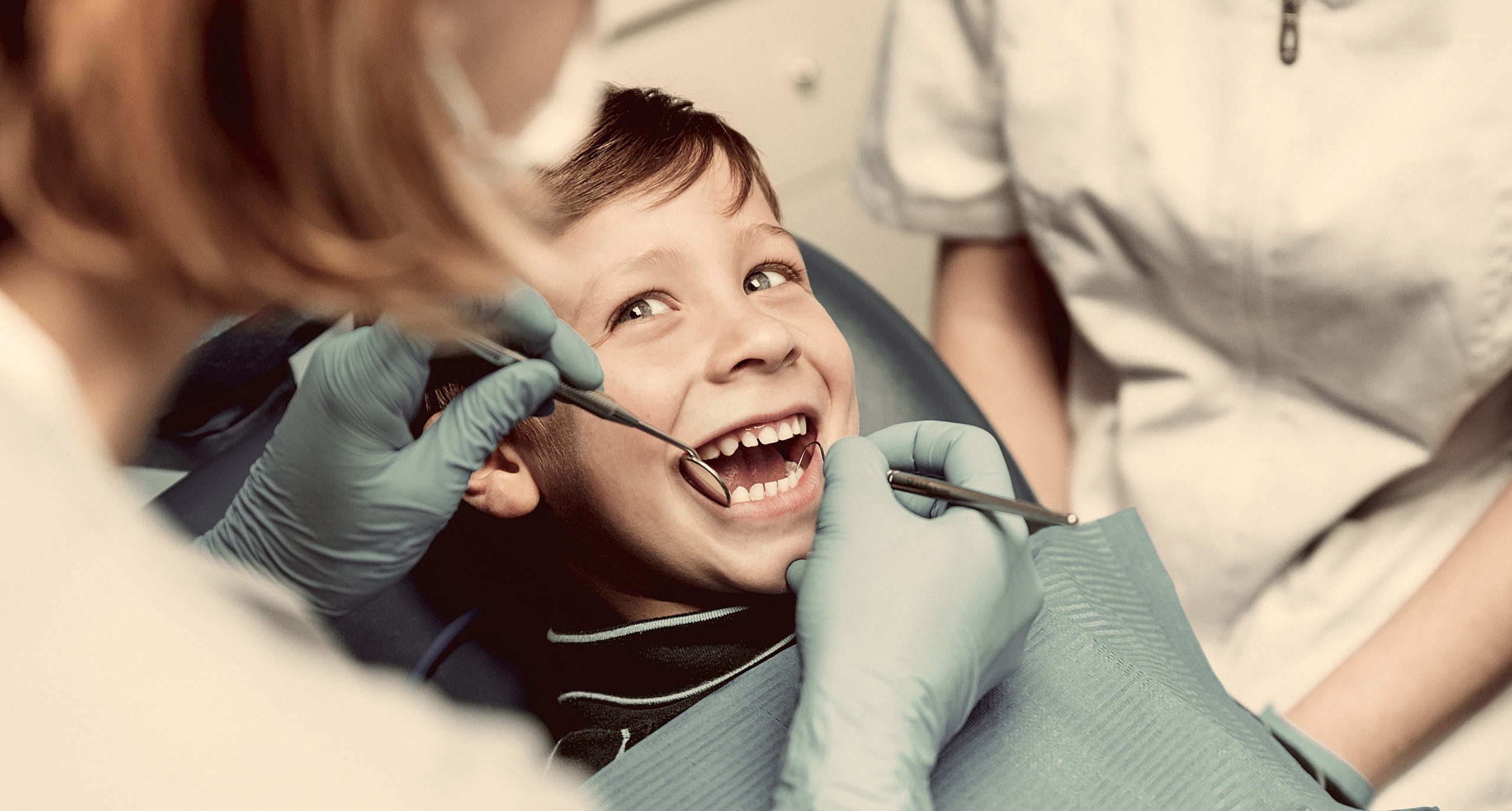 Suchen Sie in Winterthur einen Zahnarzt? Dr. med. dent. Felix Bertschinger, Theaterstrasse 2 │ Tel. 052 203 63 63 – moderne Zahnmedizin mit persönlicher Betreuung in zentraler Lage.