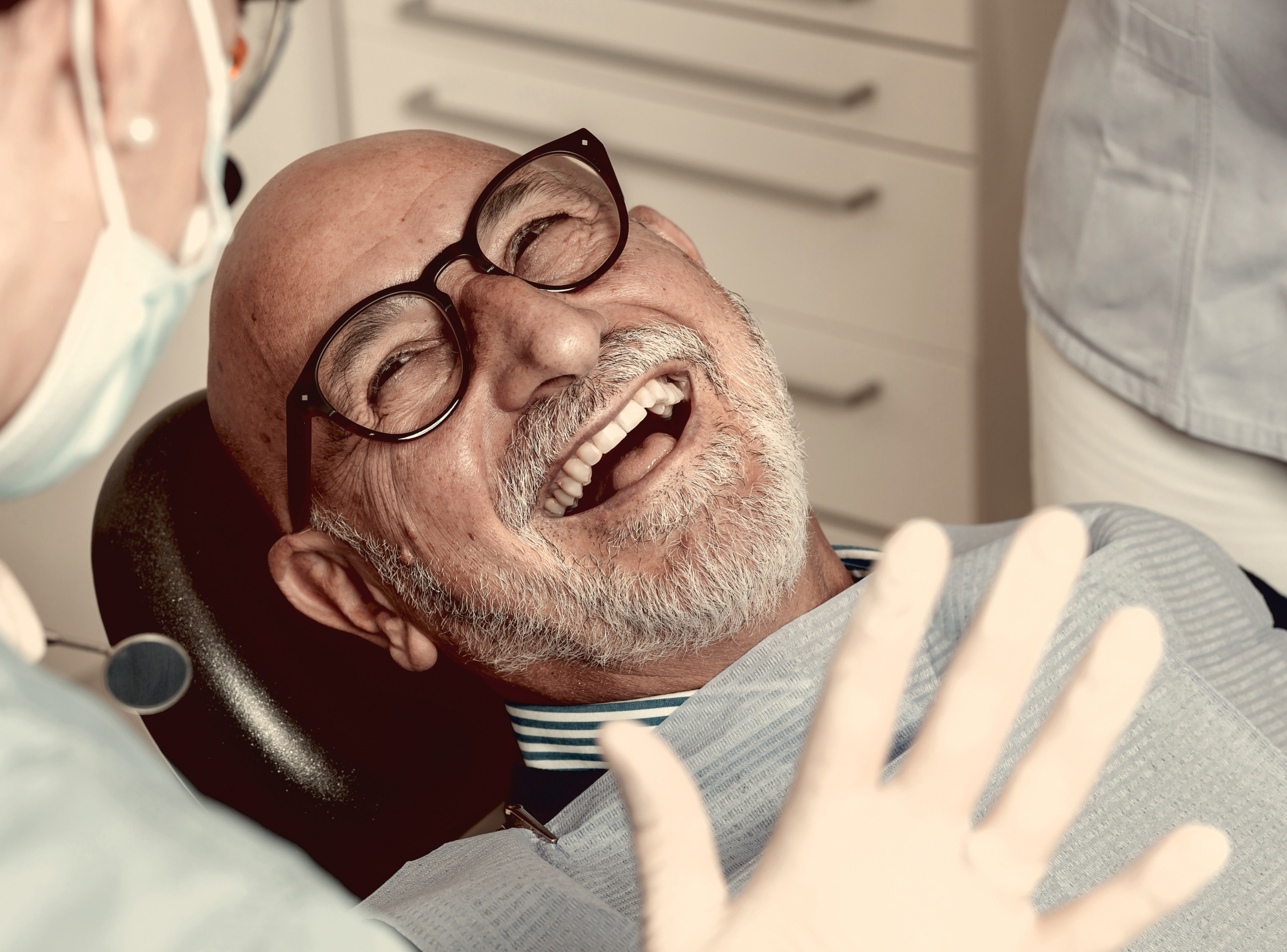Suchen Sie in Winterthur einen Zahnarzt? Dr. med. dent. Felix Bertschinger, Theaterstrasse 2 │ Tel. 052 203 63 63 – moderne Zahnmedizin mit persönlicher Betreuung in zentraler Lage.