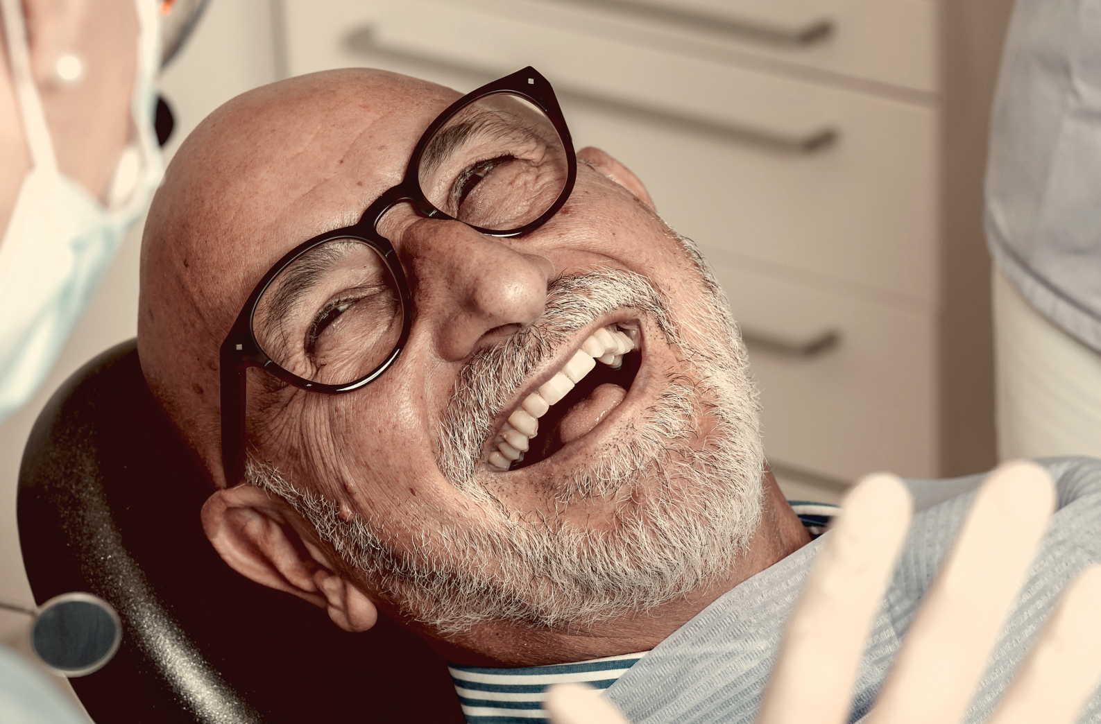 Suchen Sie in Winterthur einen Zahnarzt? Dr. med. dent. Felix Bertschinger, Theaterstrasse 2 │ Tel. 052 203 63 63 – moderne Zahnmedizin mit persönlicher Betreuung in zentraler Lage. *