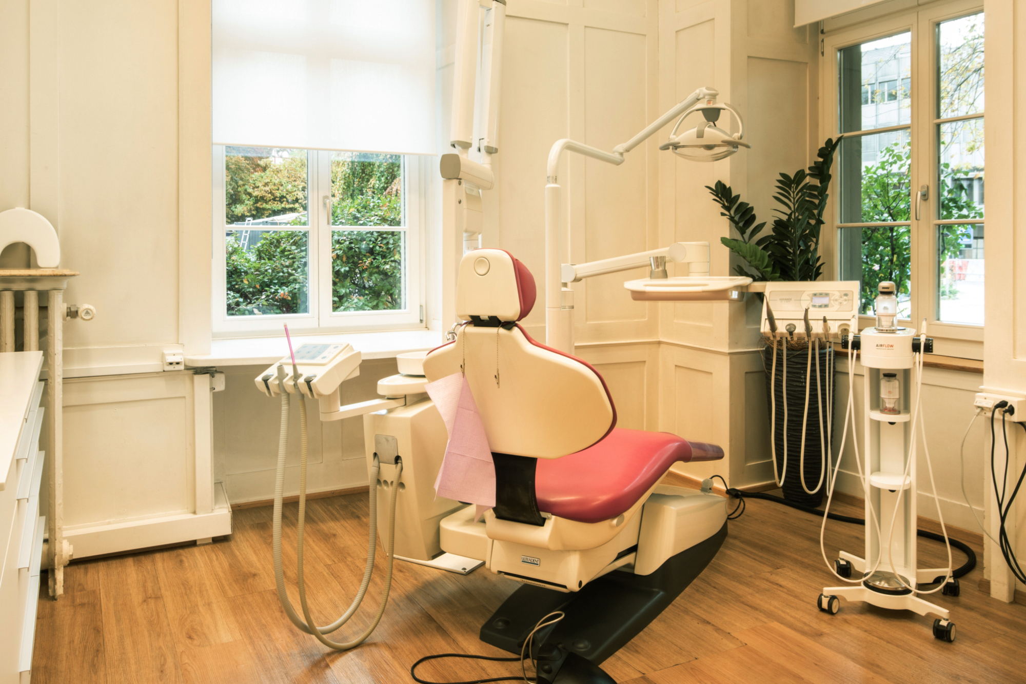 Ihre Zahnarztpraxis in Winterthur - Dr. med. dent. Felix Bertschinger - 5 Gehminuten vom Bahnhof Winterthur - Theaterstrasse 2 - 8400 Winterthur - Telefon 052 203 63 63