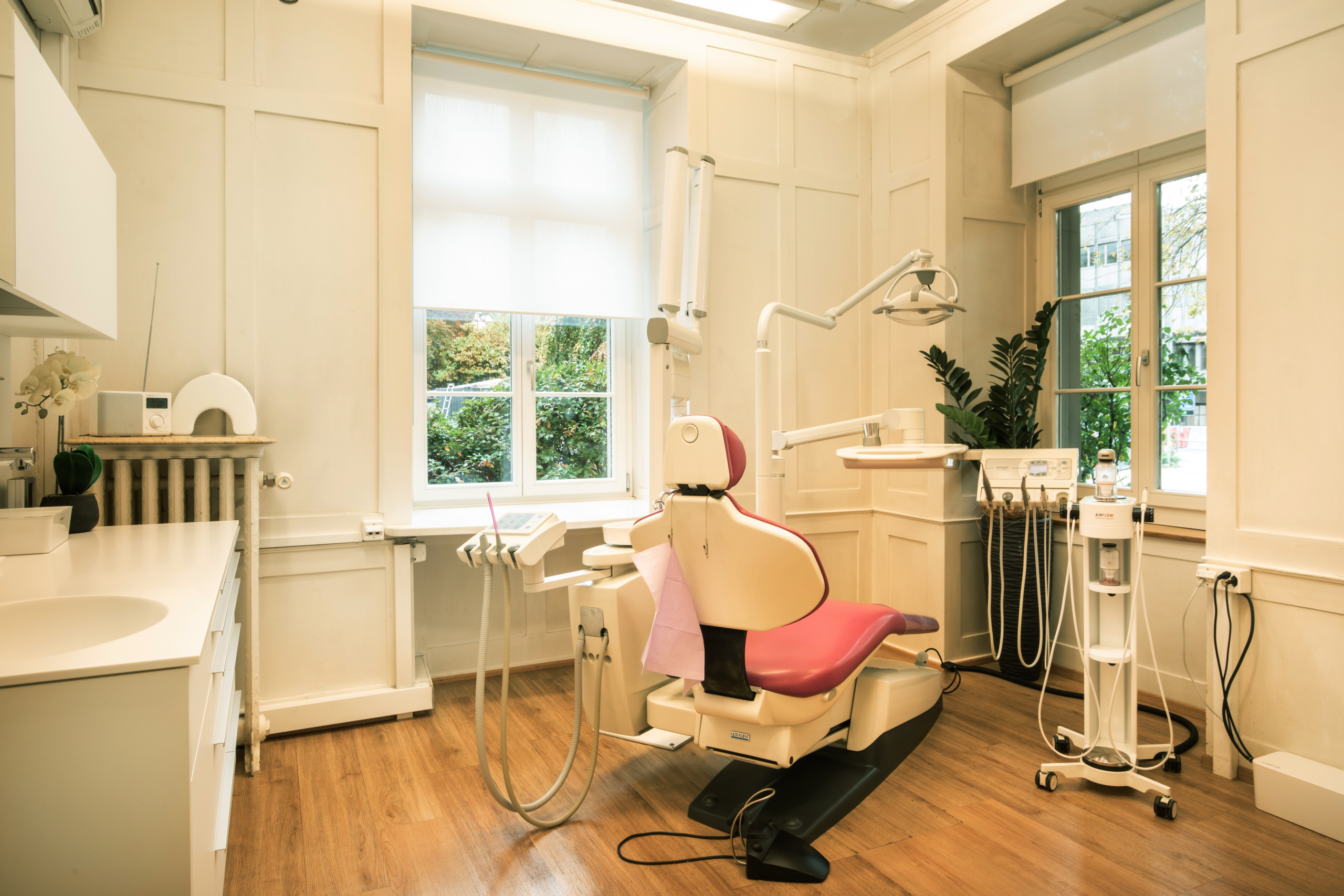 Ihr Zahnarzt in Winterthur - Dr. med. dent. Felix Bertschinger - Zahnarztpraxis Winterthur Theaterstrasse 2 - 8400 Winterthur - Telefon 052 203 63 63