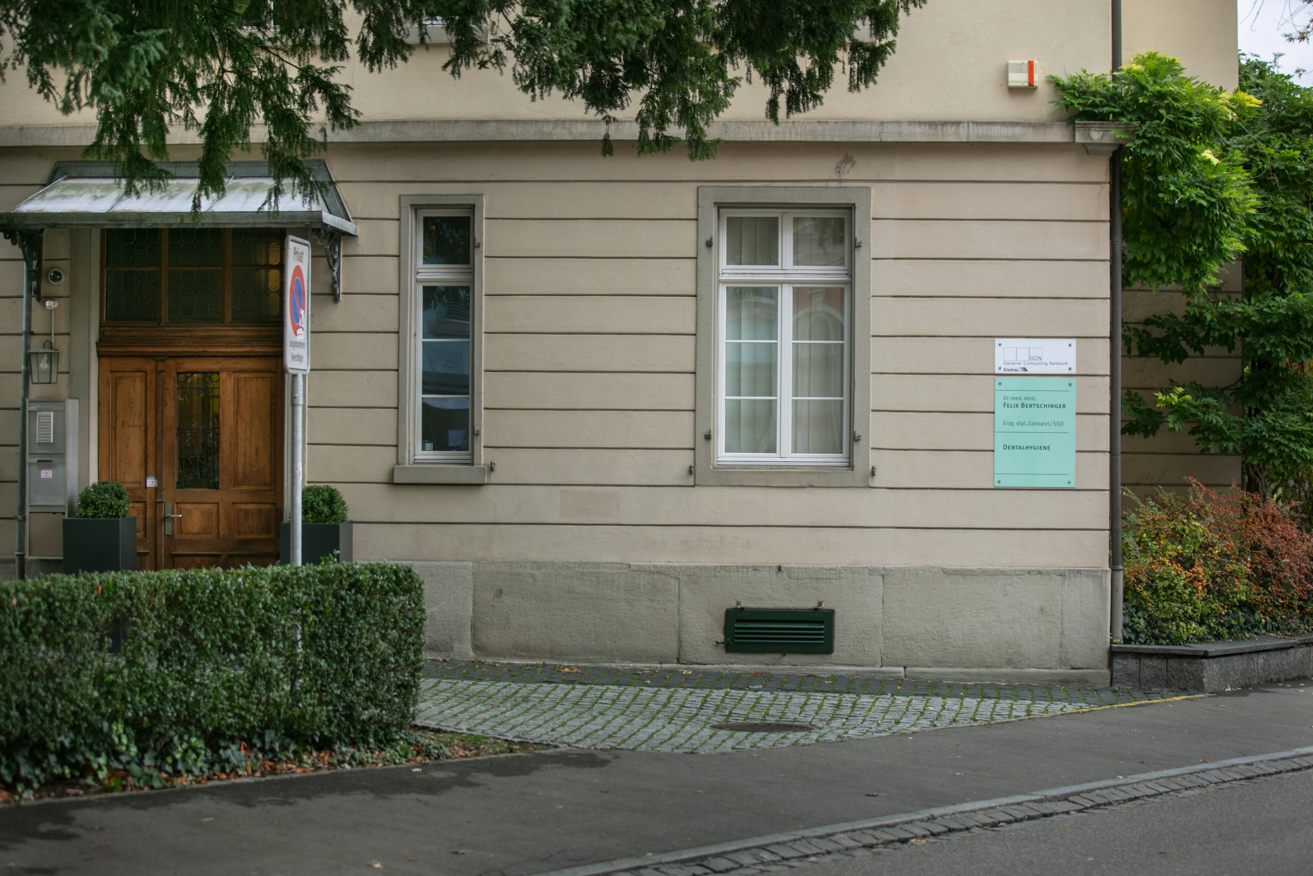 Ihr Zahnarzt in Winterthur - Dr. med. dent. Felix Bertschinger - Zahnarztpraxis Winterthur Theaterstrasse 2 - 8400 Winterthur - Telefon 052 203 63 63